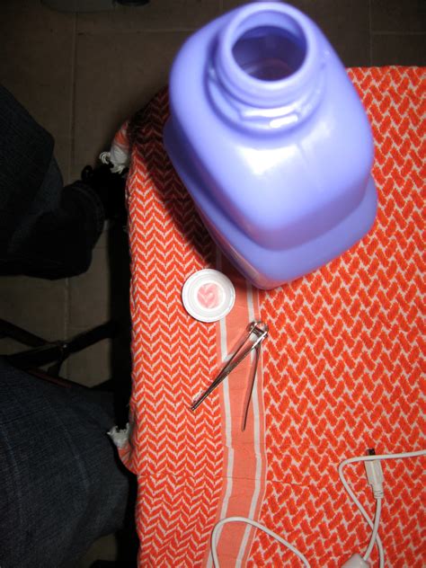 How to Remove the Cap on a Swiffer Wet-Jet Cleaner Bottle. : 3 Steps