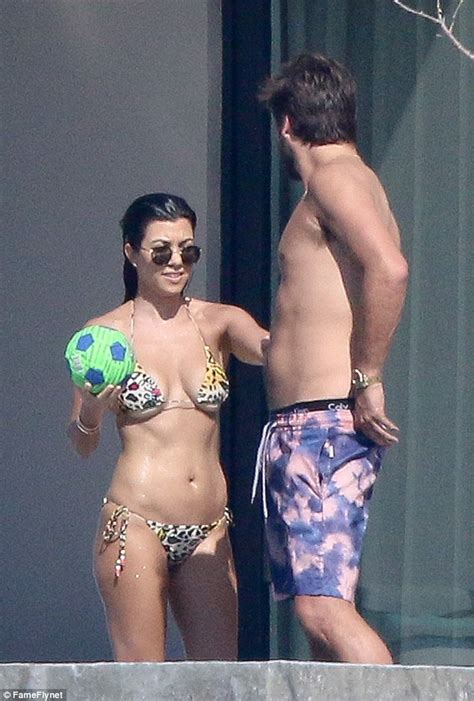 Kourtney Kardashian Flaunts Figure In A Bikini In Mexico With On Off Beau Scott Disick Daily