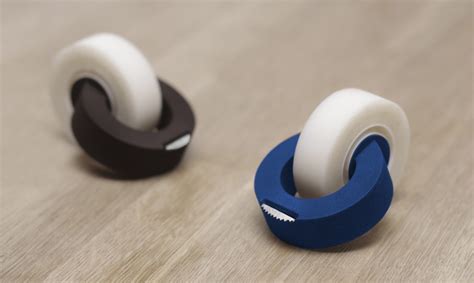 Derk Reilink Rethinks Traditional Tape Dispenser With Linked Clicktape