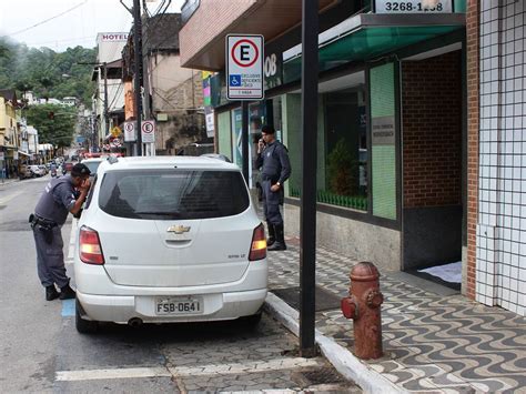 Motoristas desrespeitam as leis de trânsito e são notificados em