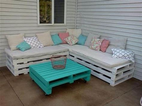 22 Cheap Easy Pallet Outdoor Furniture DIY To Make