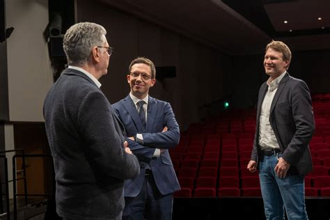 Das Land Unterst Tzt Das Theater L Neburg Insgesamt Mit Ber