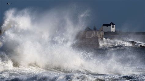 Météo : 2024 commence dans le vent et la pluie, 3 départements en