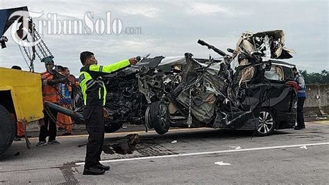 Kronologi Kecelakaan Di Tol Semarang Solo Toyota Alphard Hantam Truk