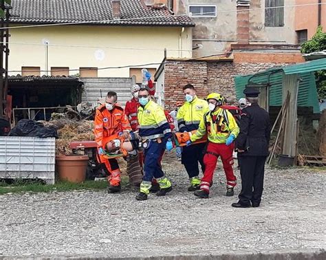 Infortunio Sul Lavoro A Guastalla Si Ferisce Con L Escavatore