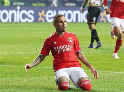 Fora Dos Planos Do Benfica Flamengo Pode Voltar Carga Por Everton