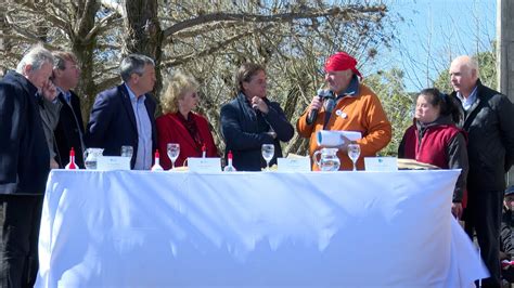 Imágenes del presidente Lacalle Pou en obras de dragado en el puerto