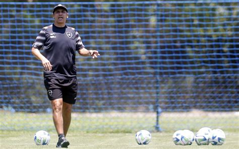 Botafogo decide por demissão e Lúcio Flávio não terá função em nova