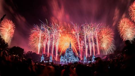 Walt Disney World Offers Variety of New Year's Eve Fireworks Viewing Options | Disney Dining