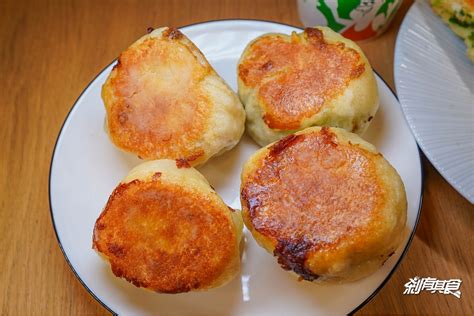 集瀧塘豆漿 水湳傳統早點 台中水湳市場美食 超人氣排隊早餐 「水煎包、功夫煎肉包」堆成小山！ 剎有其食