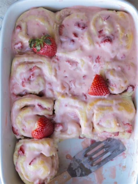 Strawberry Cheesecake Cinnamon Rolls Bake With Jamie Recipe In 2024