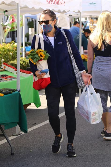 Jennifer Garner Brentwood Farmers Market October 10 2021 Star Style