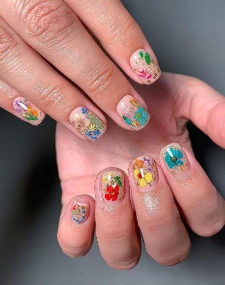 Awesome Nail Ideas You Should Try Flower Gold Flake Encapsulated