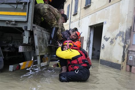 Las Inundaciones En Italia Dejan Ya Trece Muertos Decenas De