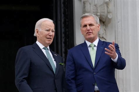 Joe Biden Y El Jefe Republicano Kevin Mccarthy Se Reúnen Para Negociar El Desbloqueo Del Techo