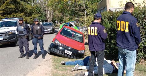 Dos Peligrosos Delincuentes Fueron Detenidos Tras Caer En Una Zanja