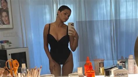 Hot Selena Gomez Heizt Mit Badeanzug Selfie Ordentlich Ein