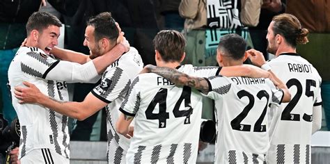 Juve Sporting Palpitante Gatti E Perin Gli Eroi Dello Stadium