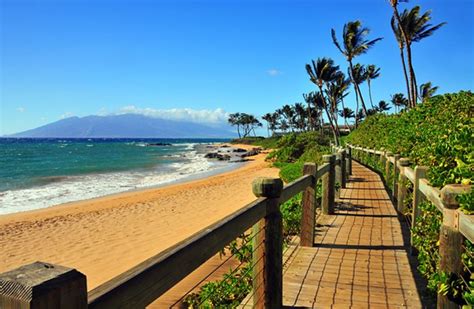 16 Top Tourist Attractions in Maui | PlanetWare