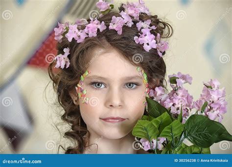 Portrait De Fille Aux Yeux Gris Photo Stock Image Du Jardin Prise