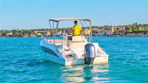 Noleggio Barche Con Patente Sul Lago Di Garda Noleggia I Motoscafi