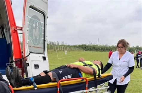 Un hombre le pegó dos tiros a un árbitro en medio de un partido de fútbol amateur y escapó