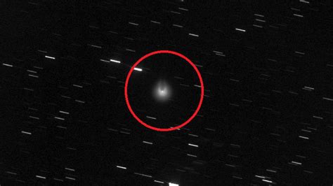 Cometa Que Se Dirige Hacia La Tierra Desarrolla Cuernos Tras Una