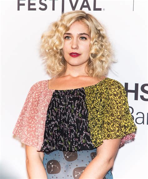 Lola Kirke Untogether” World Premiere At Tribeca Film Festival 2018