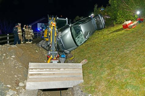 Fahrzeugabsturz bei Tulfes Lenkerin stürzte mit Auto über Böschung und