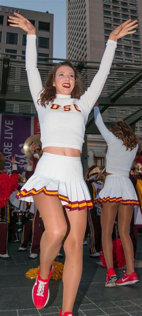 Pin By Spacini On Cheerleading In Hot Cheerleaders Cheerleading