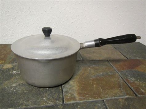 Vintage Majestic Cookware 2 Qt Sauce Pan With Wood Handle Etsy Saucepan Wood Handle