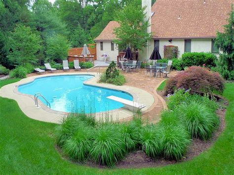 Choose the Best Pool Landscaping Ideas