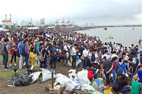 20 000 Join Manila Bay Cleanup Philstar