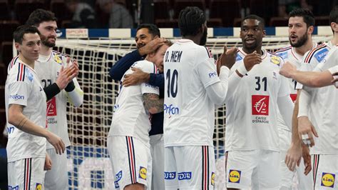 Mondial De Handball La France S Impose Face L Allemagne Et File En