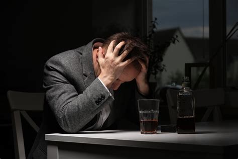 Symptoms And Stages Of Alcohol Withdrawal Pines Recovery Life