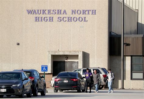 waukesha county schools closed