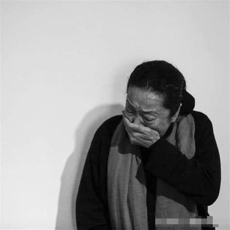 婆婆51歲高齡不顧家人反對生二胎，孩子出生後卻哭著說：後悔了！ 壹讀