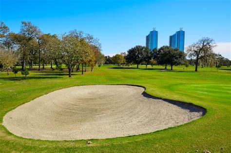 Premium Photo | Houston golf course in hermann park