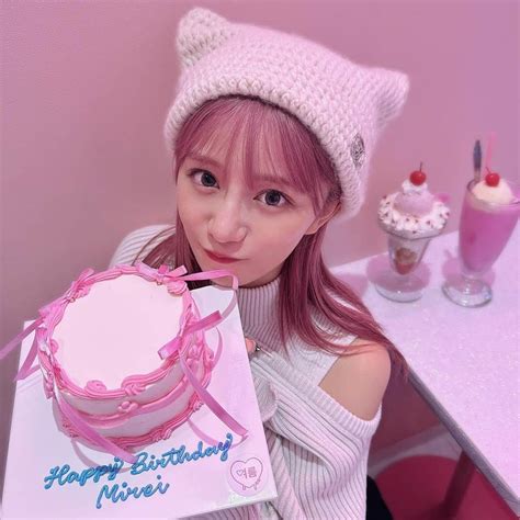 星名美怜さんのインスタグラム写真 星名美怜instagram「🖤🖤🖤 かわいケーキ🩷🎂 みんなからのメッセージ めちゃ嬉しいよ