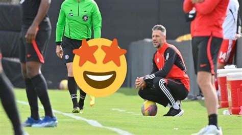 Demichelis lo mira con atención la joya que espera su chance en River