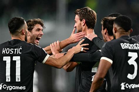 Juve Cagliari 2 1 gol di Bremer e Rugani Allegri è primo in