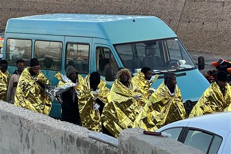 Migranti raffica di sbarchi a Lampedusa oltre 1 100 in poco più di 24