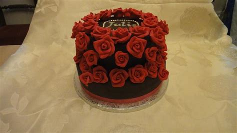 50 Roses Cake Decorated Cake By Irina Vakhromkina Cakesdecor