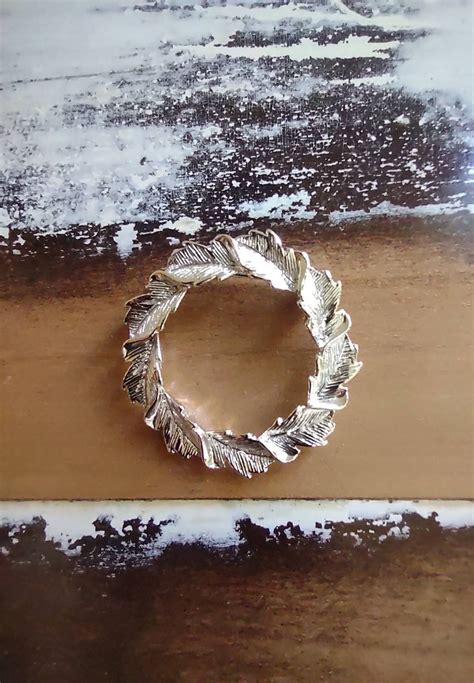 Vintage Gerry S Laurel Leaf Wreath Circular Round Silver Etsy