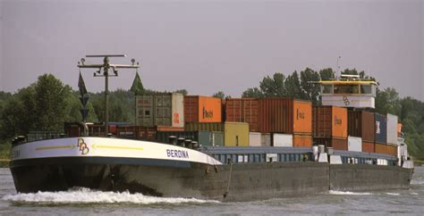 Une Agence Pour Promouvoir Le Transport Fluvial De Marchandises Vu