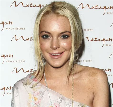 Lindsay Lohan Se Desnuda Actitudfem