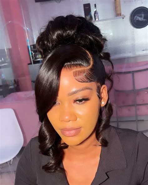 15 Glamorous Prom Hairstyles For Black Girls To Shine In 2025