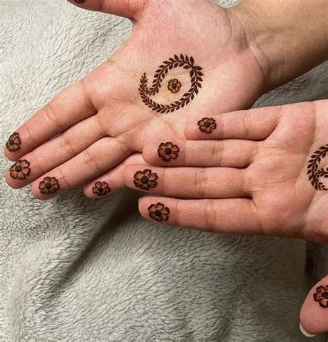 Pin By Rawan On Henna2024 In 2024 Basic Mehndi Designs Circle Mehndi