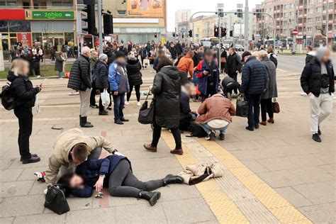 Wypadek na placu Rodła w Szczecinie Ludzie wylatywali w powietrze na