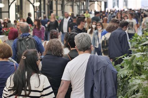 Covid Oggi Italia Rt E Incidenza In Calo Aumentano Ricoveri